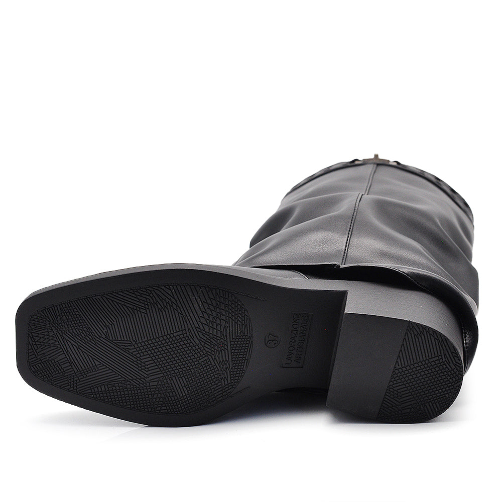 Stivali alti texani da donna con ghetta, punta quadrata e chiusura a girello decorativa sul gambale MP2741-3 nero