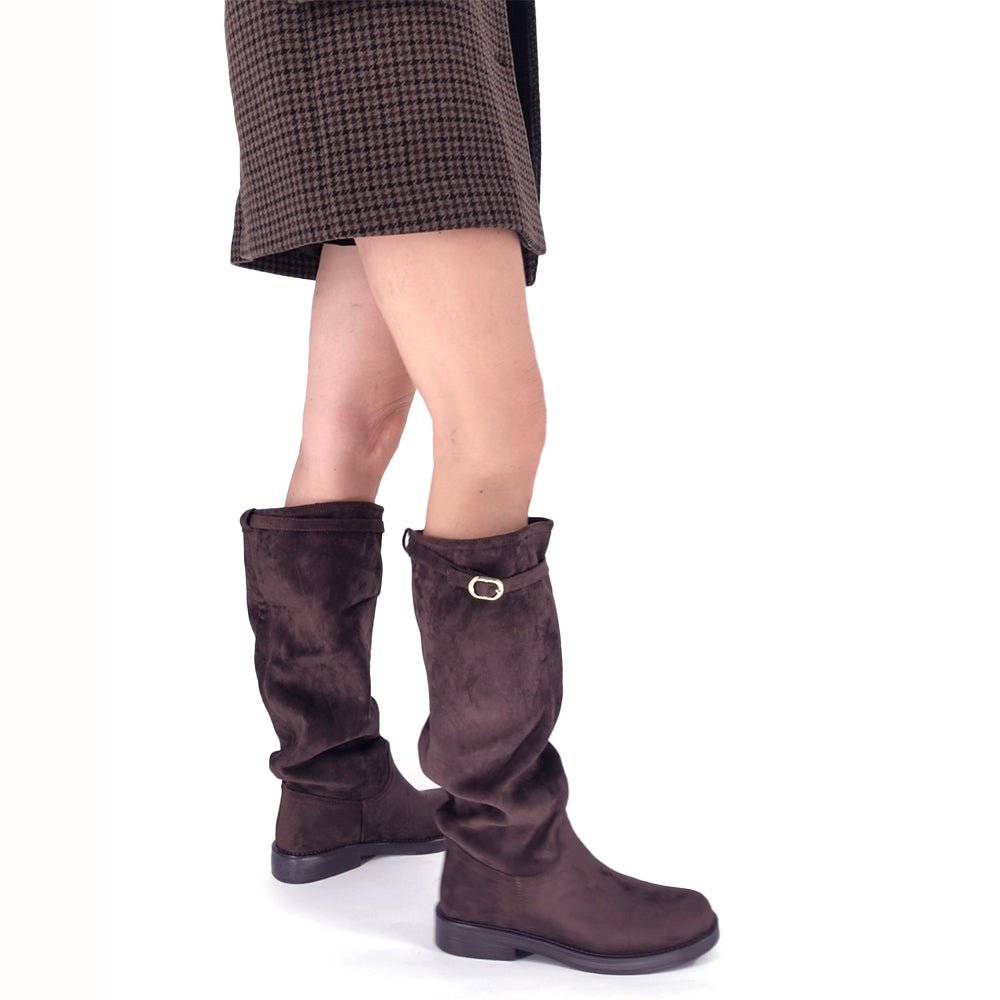 Stivali Alti Donna Morbidi Arricciati in Effetto Scamosciato con Fibbia, Gambale Slouchy e Tacco Basso WG605